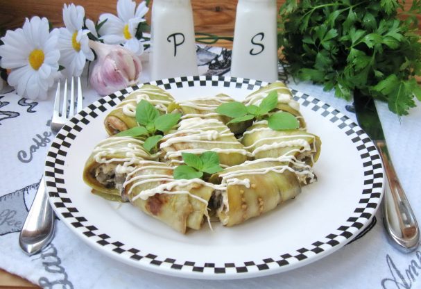 Рулетики из баклажанов с грибами и сыром - пошаговый рецепт с фото на Повар.ру