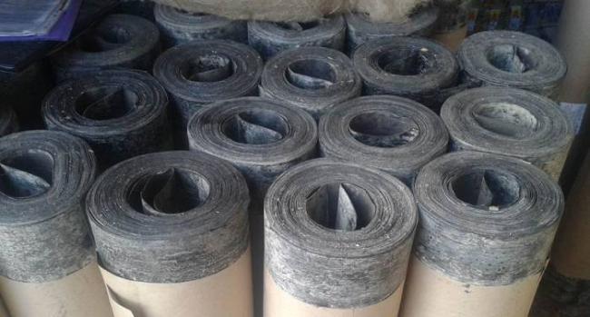 Рулонный рубероид для кровли бани с барбекю Рулонный рубероид для бани