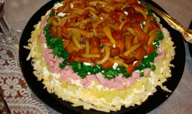 Салат с равиоли с грибами калла и ветчиной фото 2