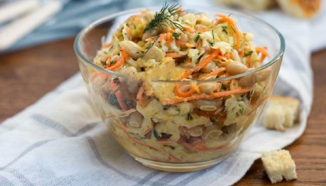 Салат «Пиканта» с фасолью и копчёной курицей  Салат «Пиканта»
