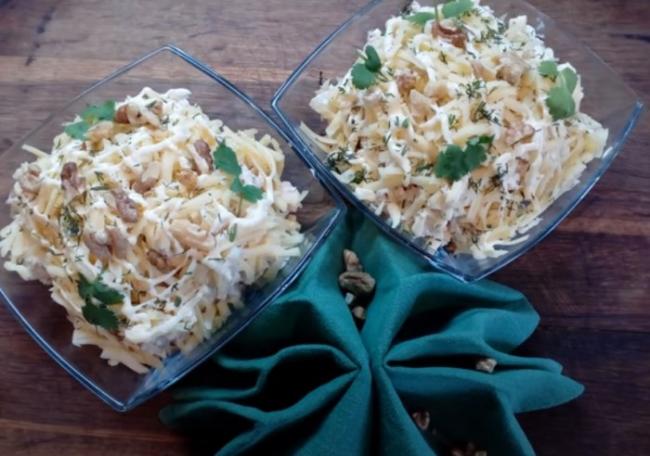 Салат с консервированными шампиньонами - самые простые и вкусные рецепты