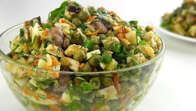 Салат с курицей и грибами