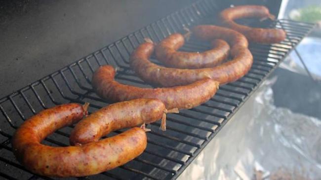 Копчение салями в горячем дыму Салями и дым