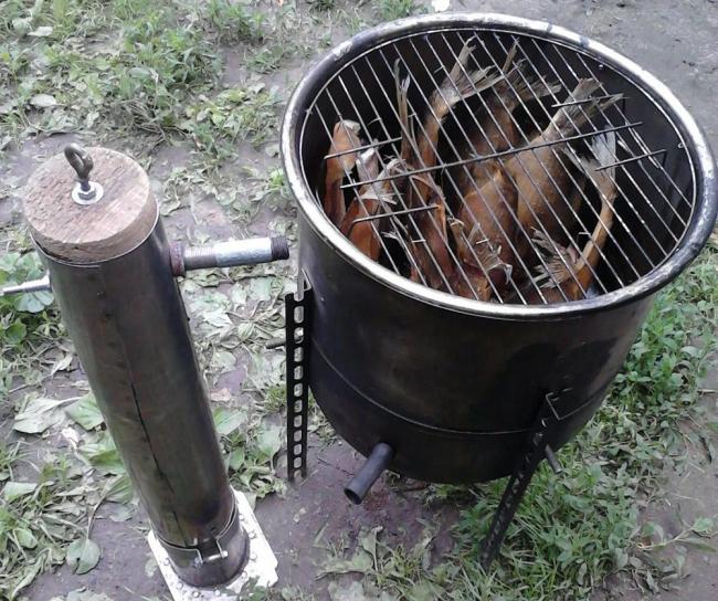 Использование самодельного дымогенератора для копчения рыбы Самодельный генератор и рыба