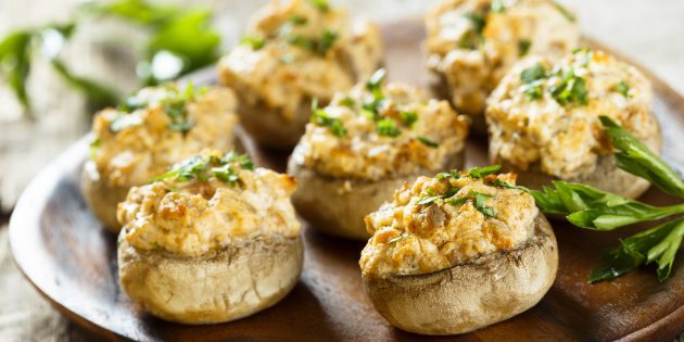 Шампанское с сыром и курицей