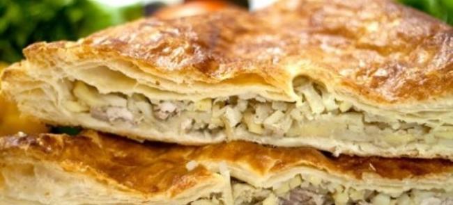 Слоеный пирог с картофелем и грибами