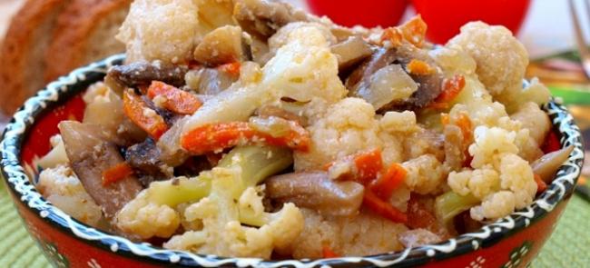 Солянка из цветной капусты с грибами