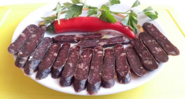 Суджук из конины Суджук на тарелке