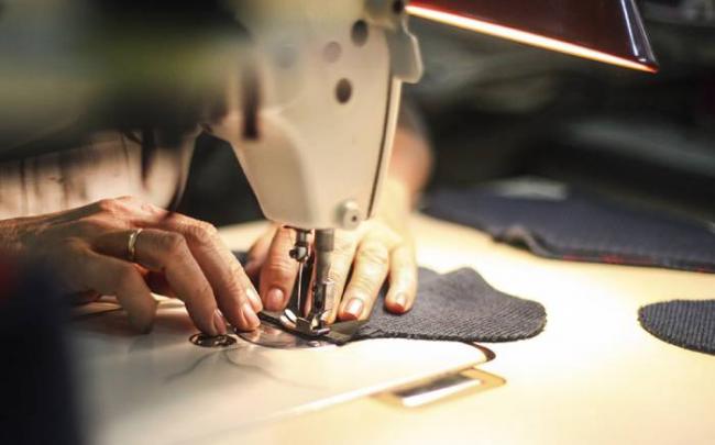 Сшивание элементов чехла для мангала Сумка и швейная машинка