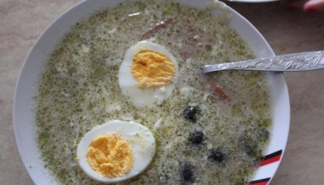 Суп с хлебом, копчёной колбасой и яйцом Суп с яйцом и колбасой