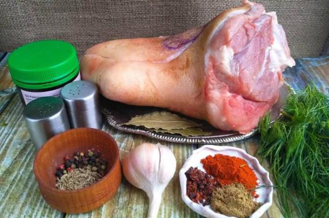 Ингредиенты для приготовления ветчины из свинины Свинина и специи