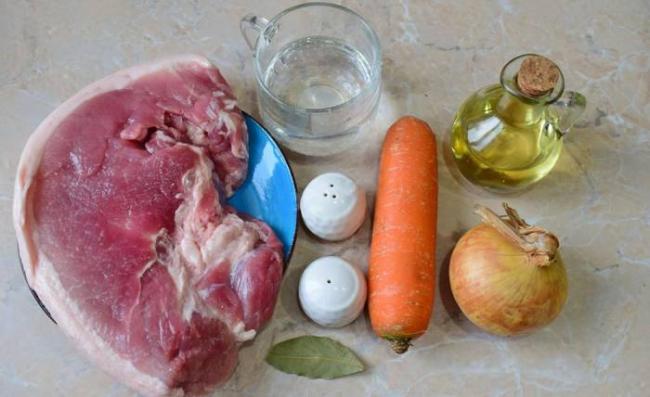 Игредиенты для приготовления ветчины на пару Свинина, морковь, лук, специи