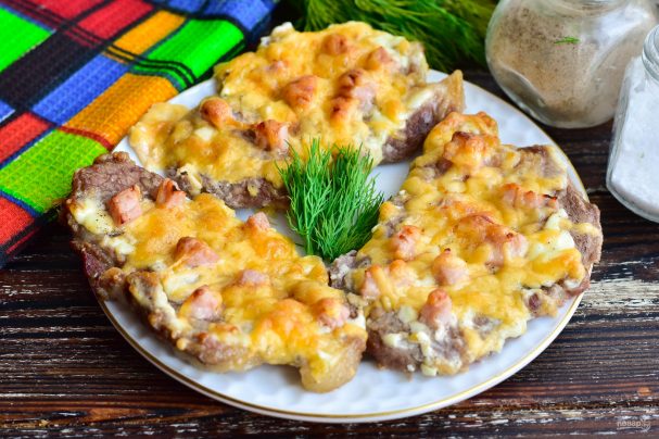 Свиная вырезка с ветчиной и сыром в духовке - пошаговый рецепт с фото на Povar.Ru