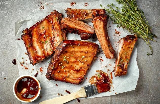 Свиные рёбрышки с соусом BBQ Свиные рёбрышки с соусом