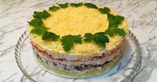Салат с фаршированными грибами и курицей - Со вкусом