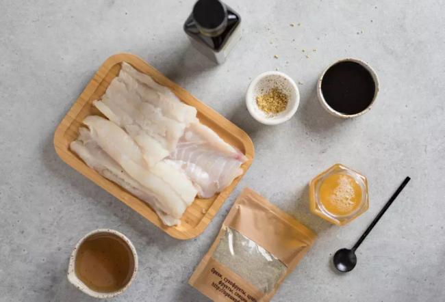 Ингредиенты для приготовления шашлычка из трески Треска, специи, соевый соус, мёд