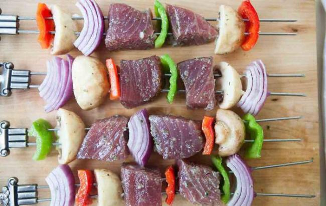 Шашлык из тунца на шампурах Тунец на шампурах