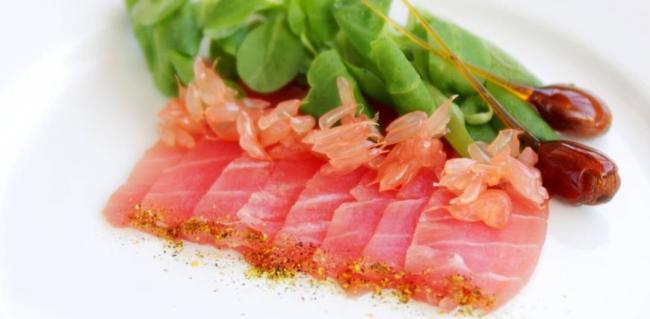 Копчёный тунец с зеленью Тунец с зеленью