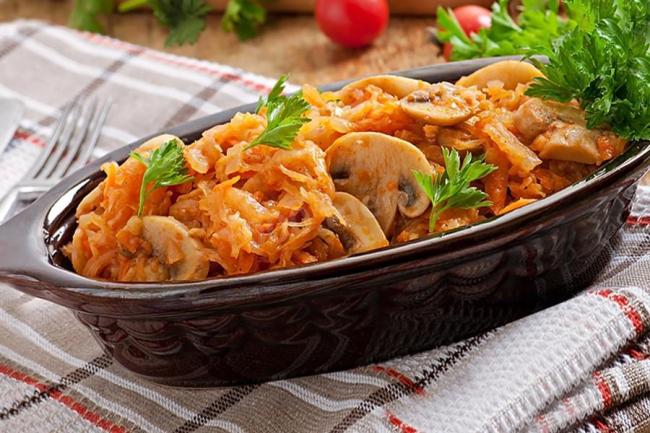Тушеная капуста с грибами в мультиварке рецепт с фото - 1000.menu