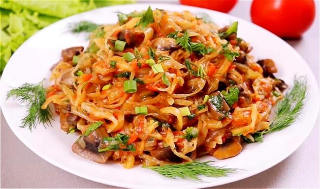 20 простых и вкусных рецептов жареной капусты с грибами на сковороде