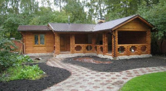 Пример угловой бани с барбекю Угловая баня с барбекю