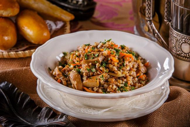 Как приготовить гречневую кашу с мясом и грибами