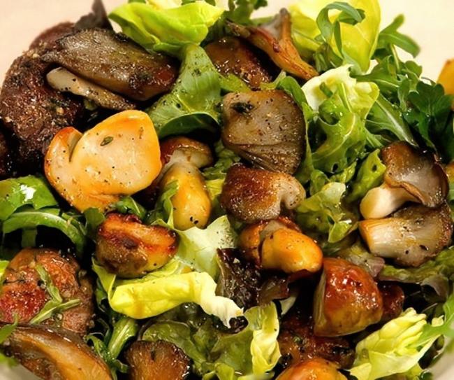 Салат с печенью и грибами
