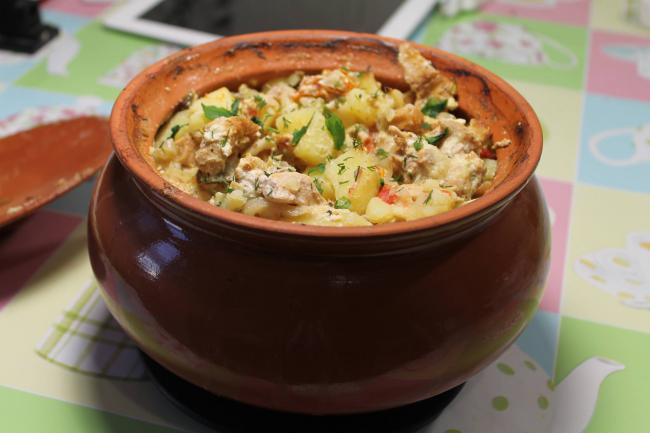 Горшочки с грибами и мясом