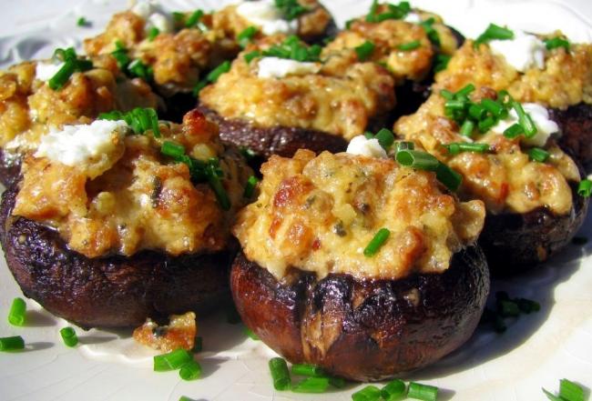 Шампиньоны в духовке целиком фаршированные с сыром