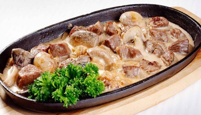 Как вкусно приготовить говядину с грибами в духовке