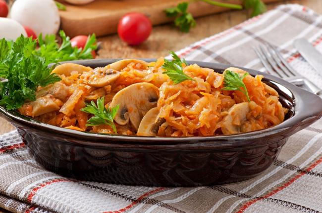 20 простых и вкусных рецептов жареной капусты с грибами на сковороде