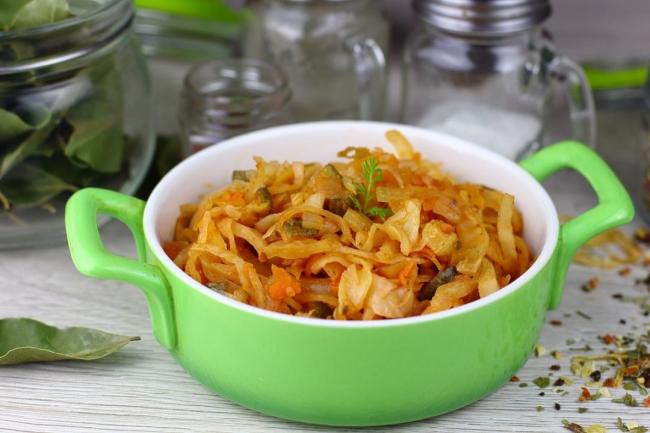 20 простых и вкусных рецептов жареной капусты с грибами на сковороде