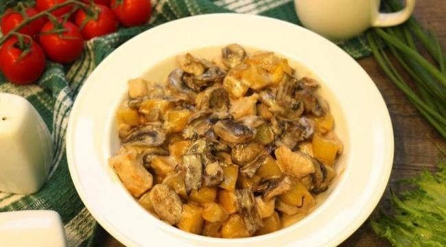 Картофель с грибами в сливочном соусе