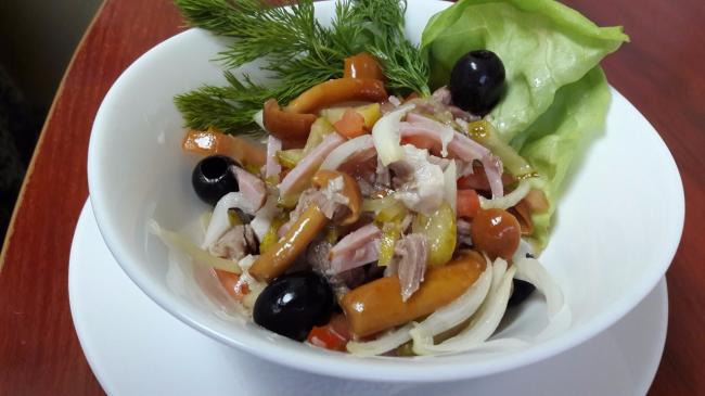 20 очень вкусных салатов с мясом и грибами рецепт