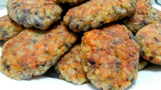 Как приготовить вешенки с луком на сковороде и в духовке