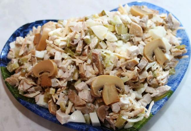 Блюда с маринованными грибами