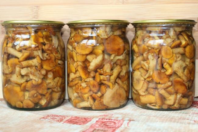 Как мариновать грибы на зиму в банках с уксусом