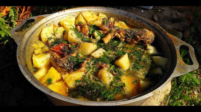 Самые вкусные рецепты тушеной картошки с мясом и грибами в казане
