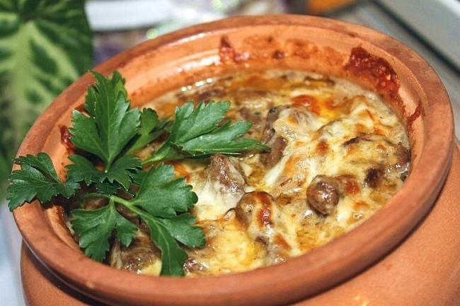 Запеченная картошка в духовке с грибами и сыром