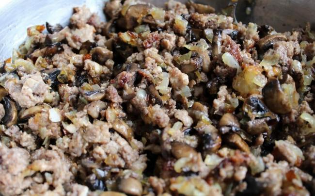 Как приготовить пельмени с грибами