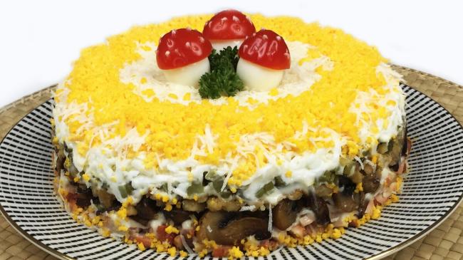 Простые рецепты салата слоями с шампиньонами
