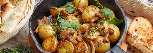 Как вкусно приготовить мороженные опята с картошкой