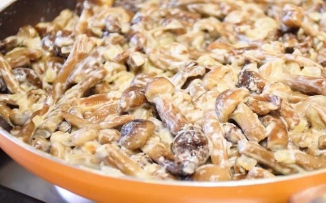 Как вкусно приготовить мороженные опята с картошкой