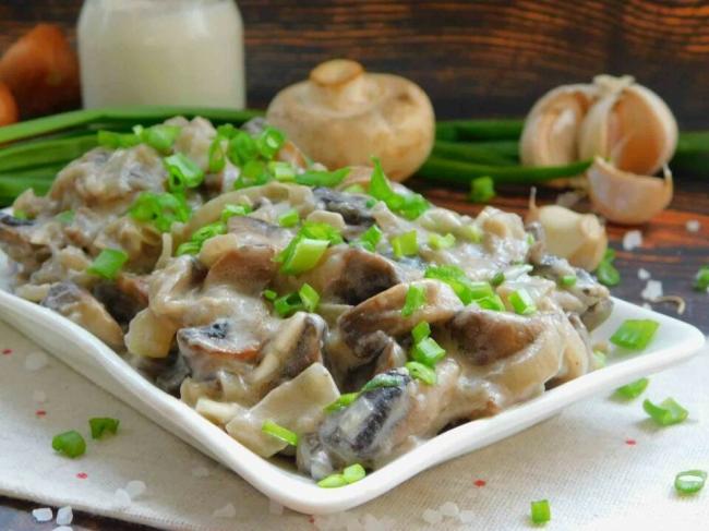 Шампиньоны в сметане: ТОП-10 самых лучших и вкусных рецепта
