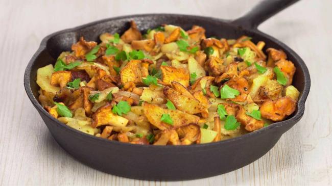 12 простых и вкусных блюд из лисичек и картошки