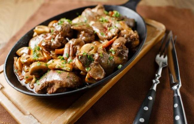 Как приготовить мясо с грибами на сковороде