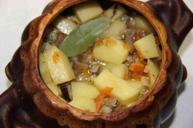 Как приготовить картофель с грибами в горшочке в духовке