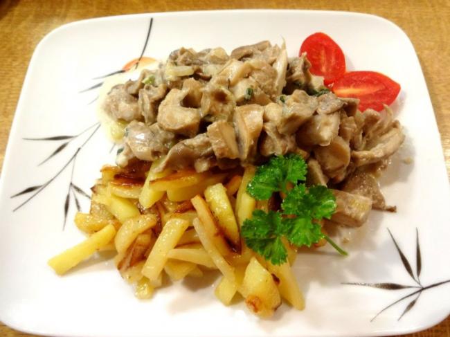 Особенно вкусны жареные вешенки.
