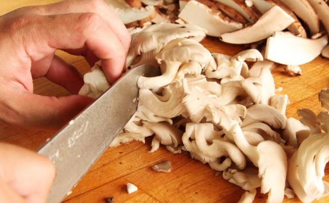 Нарезание вешенок для салата  Вешенки для салата