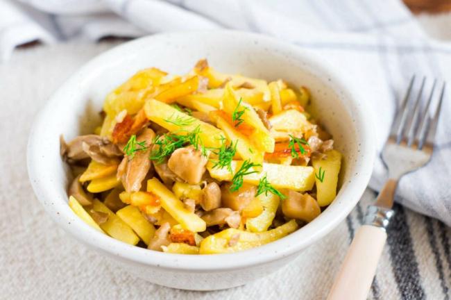 Жареные вешенки с картофелем рецепт с пошаговыми фото и видео - 1000.menu